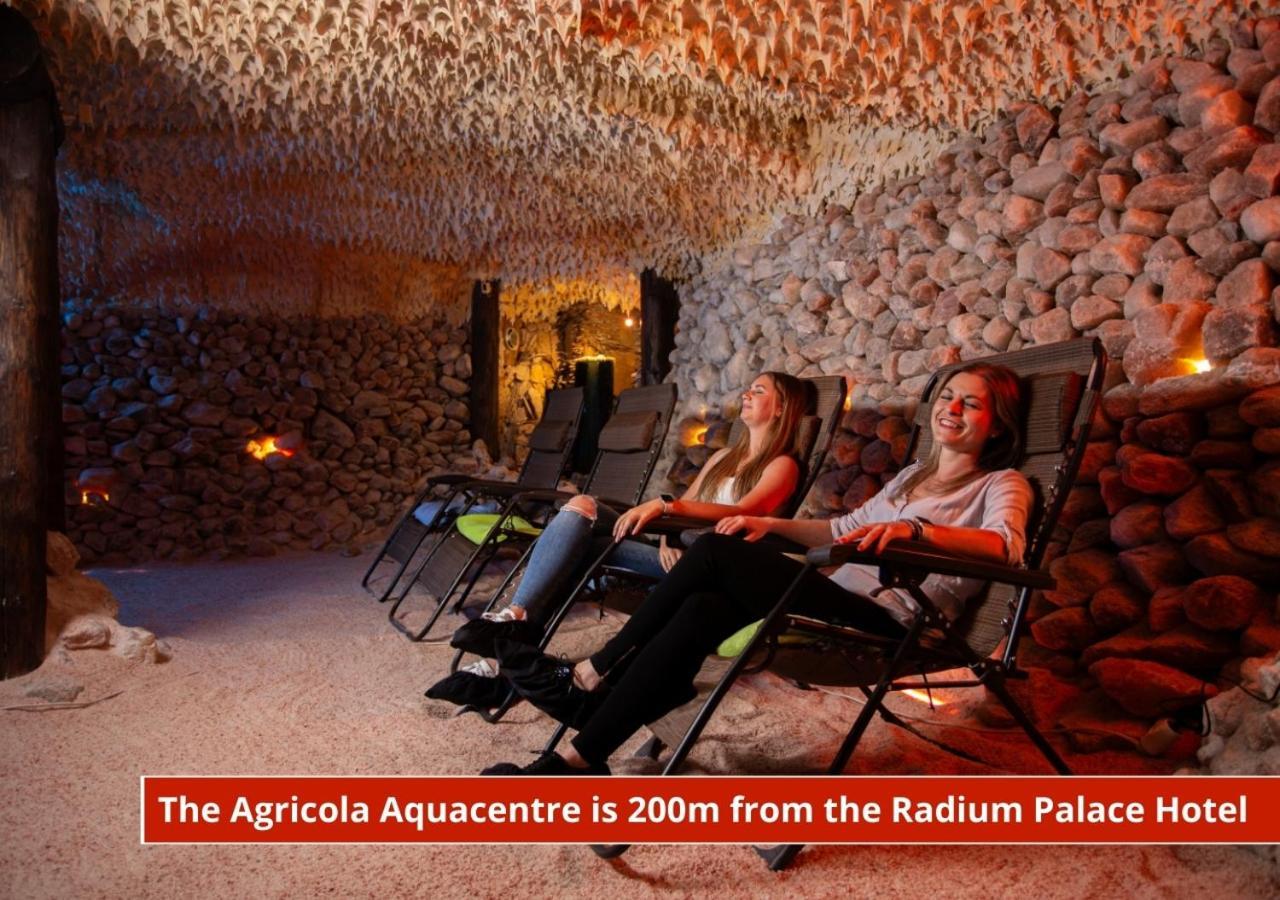 Hotel Radium Palace Яхимов Екстериор снимка